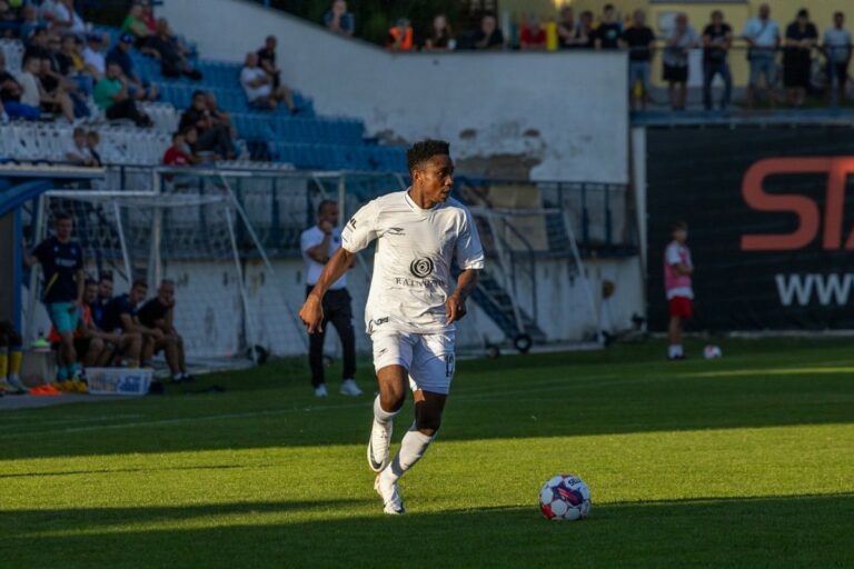 Vyškov a renforcé son avance, Tábor a marqué. Opava a chuté, Dukla aussi
