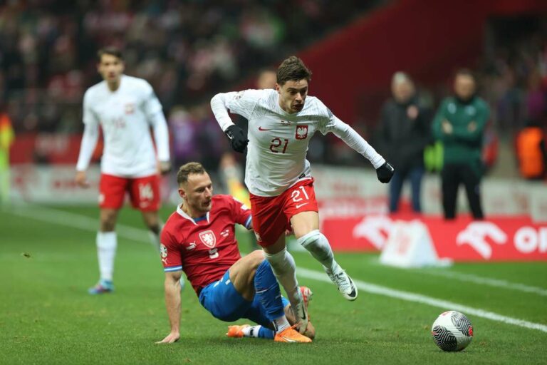 ANALYSE : L’équipe de Šilhavy n’a pas utilisé son quatuor offensif, les ailiers polonais ont dominé le match