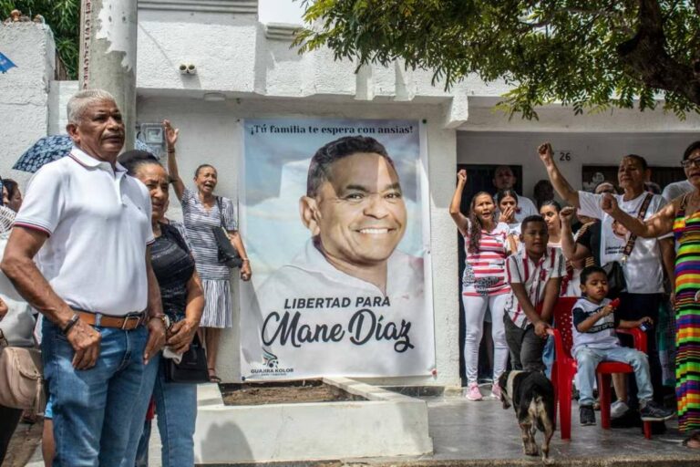 Díaz a laissé tomber une pierre de son cœur. Le père de la Colombienne a été libéré après deux semaines de captivité.