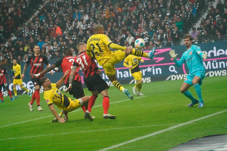 Dortmund prend un point lors de la séance de tirs au but contre Francfort, Leverkusen bat Fribourg 2:1