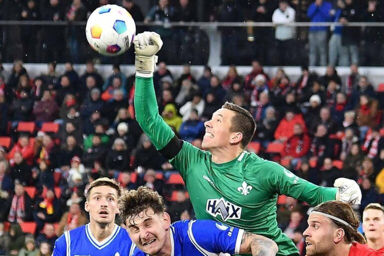 Il n’a pu attraper un ballon qu’à l’âge de 12 ans et il fait aujourd’hui ses débuts en Bundesliga. Tout est possible, a déclaré Brunst