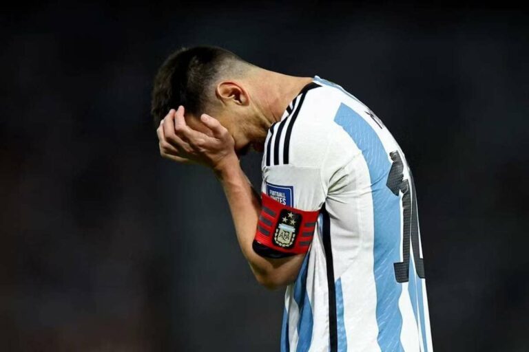 L’Uruguay met fin à son invincibilité en Coupe du monde, Díaz dédie ses buts contre le Brésil à son père