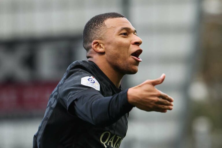 Le PSG s’impose aux tirs au but face à Brest, Mbappé atteint les 250 buts
