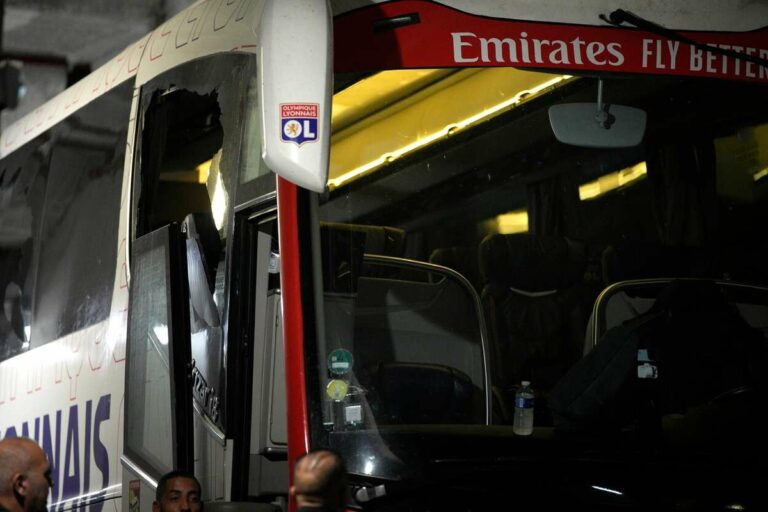 Le bus s’est écrasé, l’entraîneur a une commotion cérébrale. Le match de Marseille reporté après l’agression d’un supporter