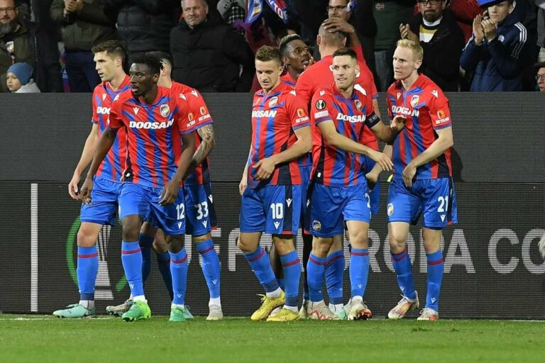 Les positions tchèques dans les coupes sont renforcées grâce à Plzeň et Slavia, la poursuite de la progression dépend du Sparta.
