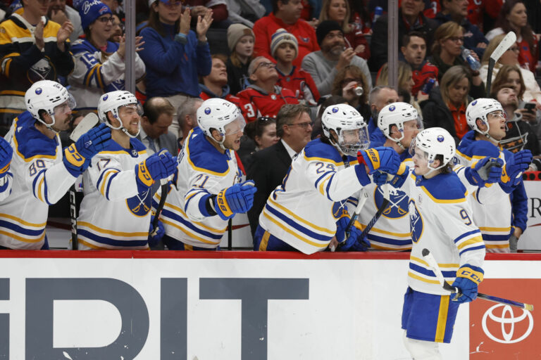 NHL Weekly : Boston en difficulté, la vague de blessures à Pittsburgh, la beauté de Benson et bien plus encore !