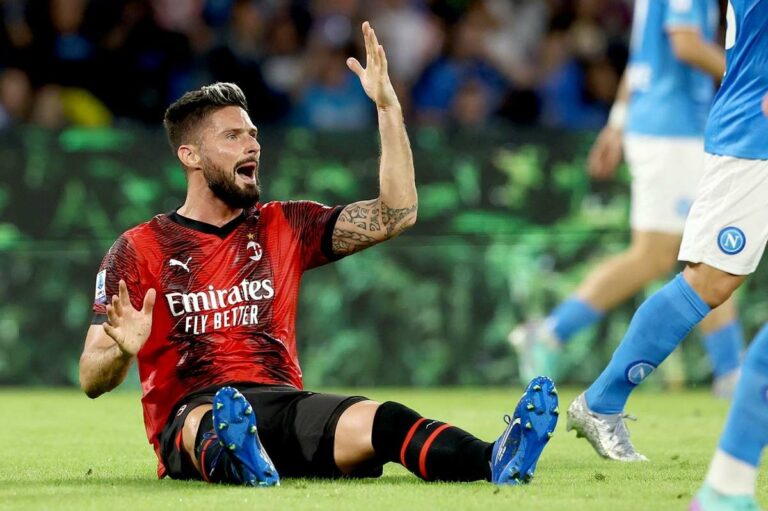 Nous aurions pu marquer quatre ou cinq buts, a fulminé un Giroud frustré après le match nul contre Naples.