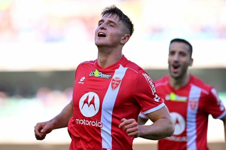 Pour la première fois, Monza a affronté Vérone. AS s’est préparé à affronter Slavia avec une victoire, Violets et Barak se sont évanouis.
