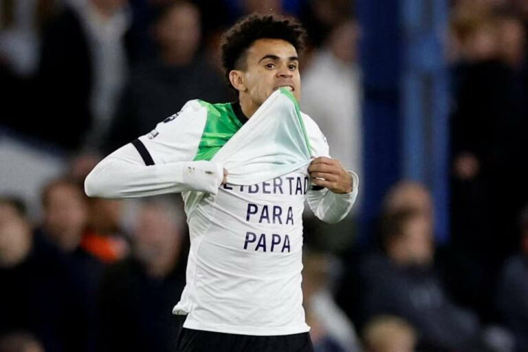 SOCCER WEEKEND ONLINE : Díaz a dédié un but à son père kidnappé. Wolfsburg a joué sans Allemands pour la première fois