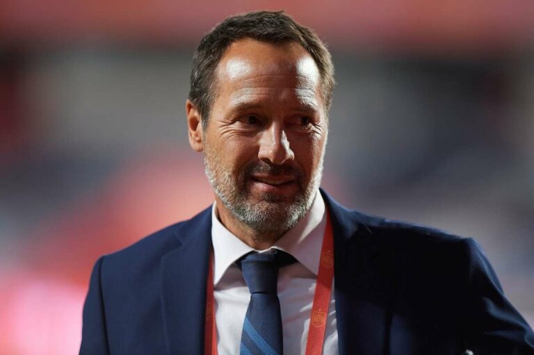Van ‘t Schip pour sortir l’Ajax de la crise, le champion d’Europe 1988 a dirigé la Grèce pour la dernière fois.