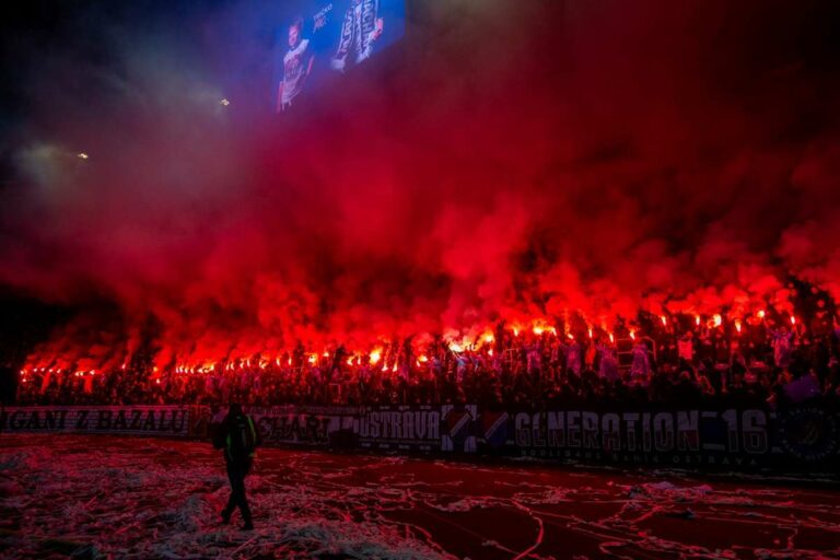 Des amendes sévères pour la ligue. Le Sparta doit payer 300 000 euros pour le comportement de ses supporters, Baník a également été condamné à une amende.